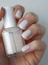 Load image into Gallery viewer, Essie 4 pieces set
