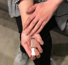 Load image into Gallery viewer, Essie 4 pieces set
