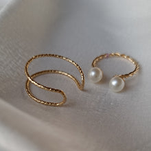 Load image into Gallery viewer, Two peral rings *
