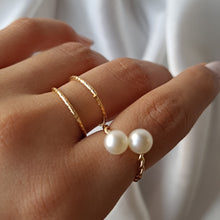 Load image into Gallery viewer, Two peral rings *
