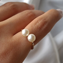 Load image into Gallery viewer, Two peral rings *
