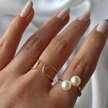 Load image into Gallery viewer, Two peral rings *
